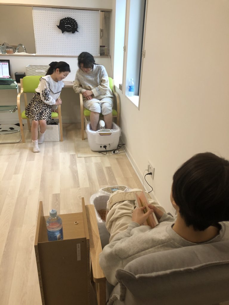 ありがとうと言っている人のイラスト